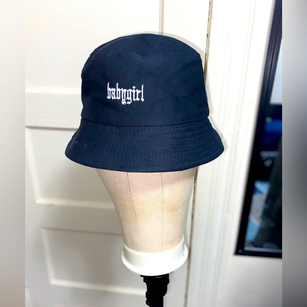 Bucket hat